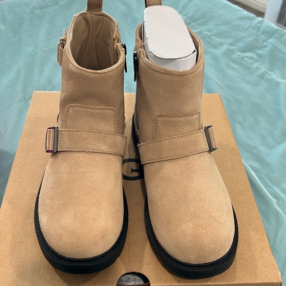 Kids size 4- K Ashton short weather Ugg boots! New! - Picture 5 of 11